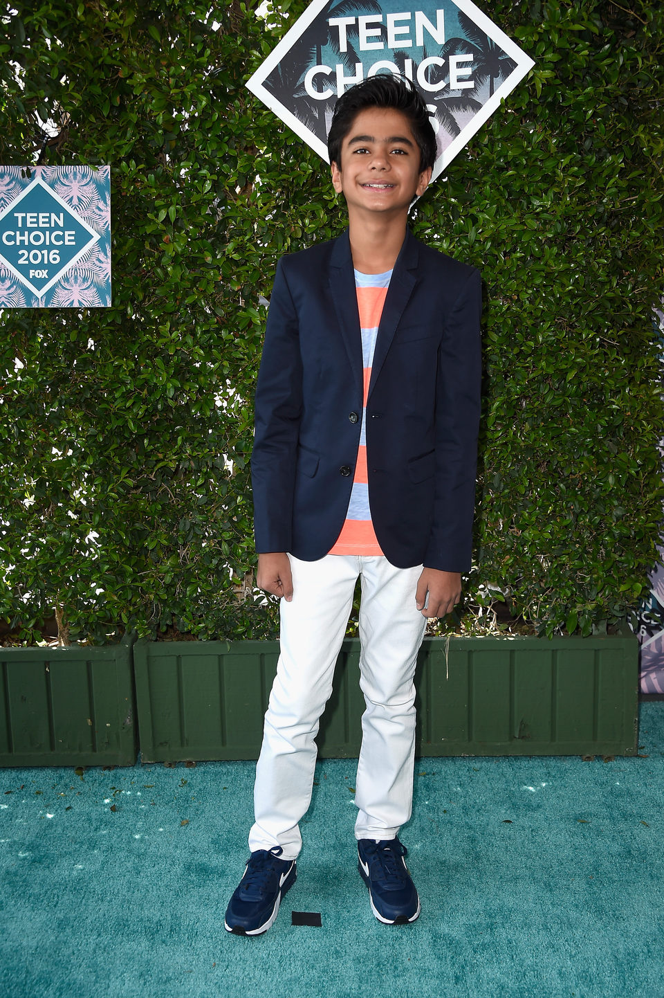 Neel Sheti en la alfombra roja de los Teen Choice Awards 2016