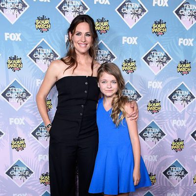 Jennifer Garner y Kyle Rogers en la alfombra roja de los Teen Choice Awards 2016