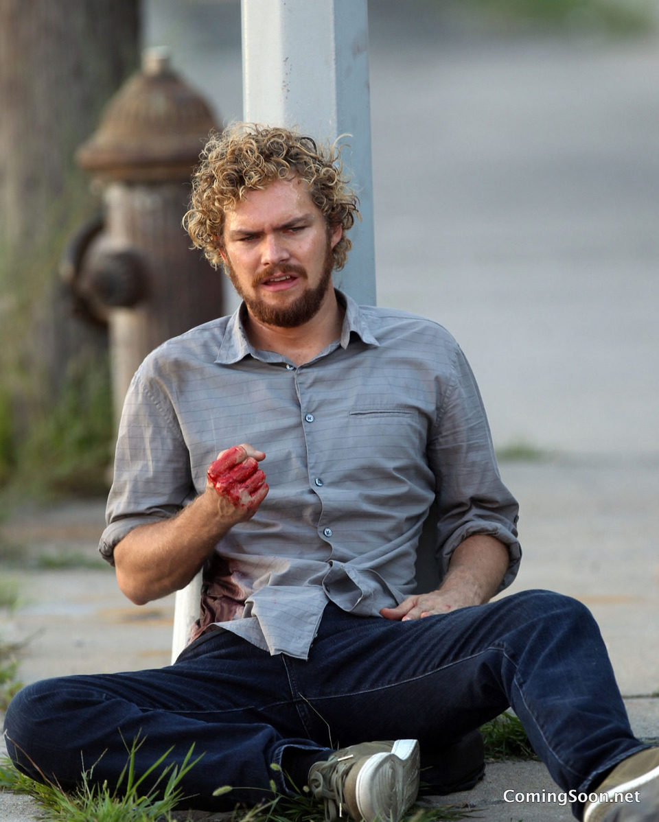 'Iron Fist', nuevas imagenes del rodaje con Finn Jones herido