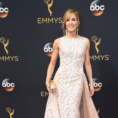 Felicity Huffman en la alfombra roja de los Emmy 2016