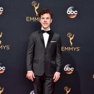 Nolan Gould en la alfombra roja de los Emmy 2016