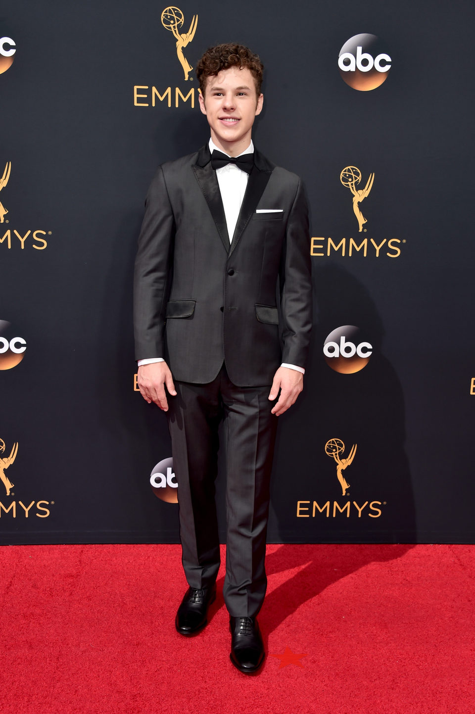 Nolan Gould en la alfombra roja de los Emmy 2016