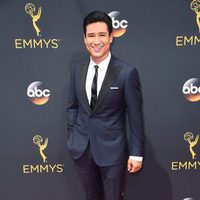 Mario Lopez en la alfombra roja de los Emmy 2016