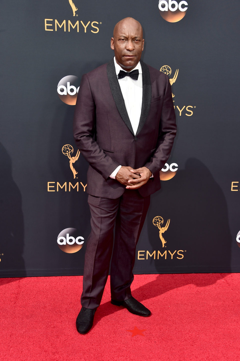 John Singleton en la alfombra roja de los Emmy 2016