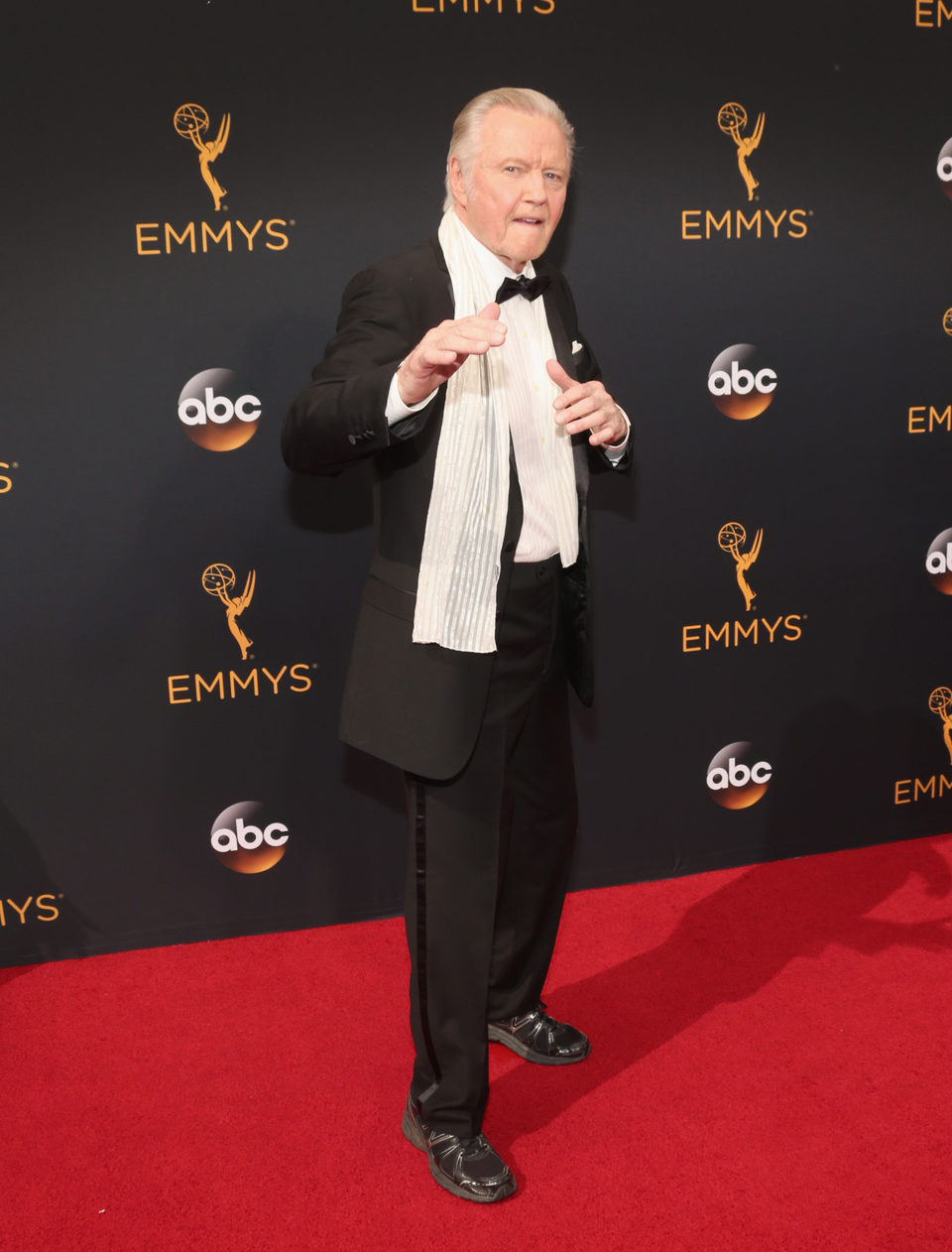 Jon Voight en la alfombra roja de los Emmy 2016