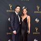 David Schwimmer y Zoe Buckman en la alfombra roja de los Emmy 2016