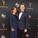 Bryan Crasnton y Robin Dearden en la alfombra roja de los Emmy 2016