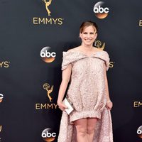 Anna Chlumsky en la alfombra roja de los Emmy 2016