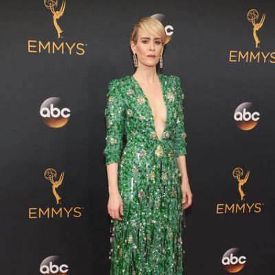 Sarah Paulson en la alfombra roja de los Emmy 2016