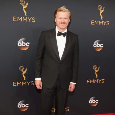 Jesse Plemons en la alfombra roja de los Emmy 2016