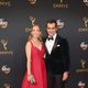 Ty Burrell y Holly Burrell en la alfombra roja de los Emmy 2016