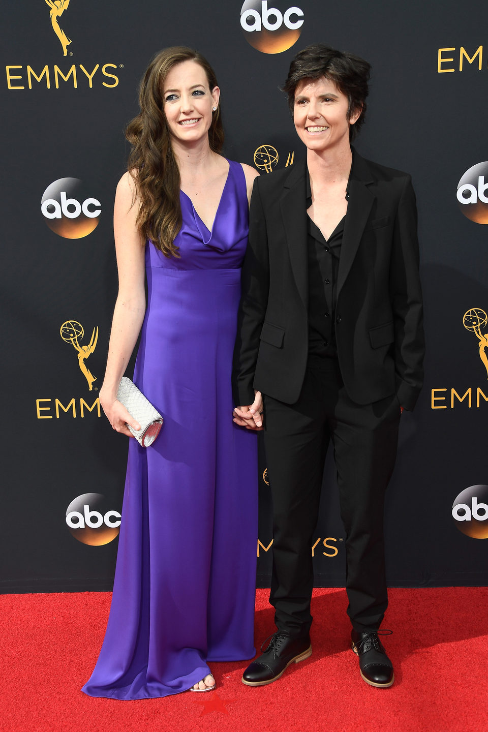 Tig Notaro y Stephanie Allyne en la alfombra roja de los Emmy 2016