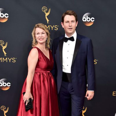 Derek Cecil en la alfombra roja de los Emmy 2016