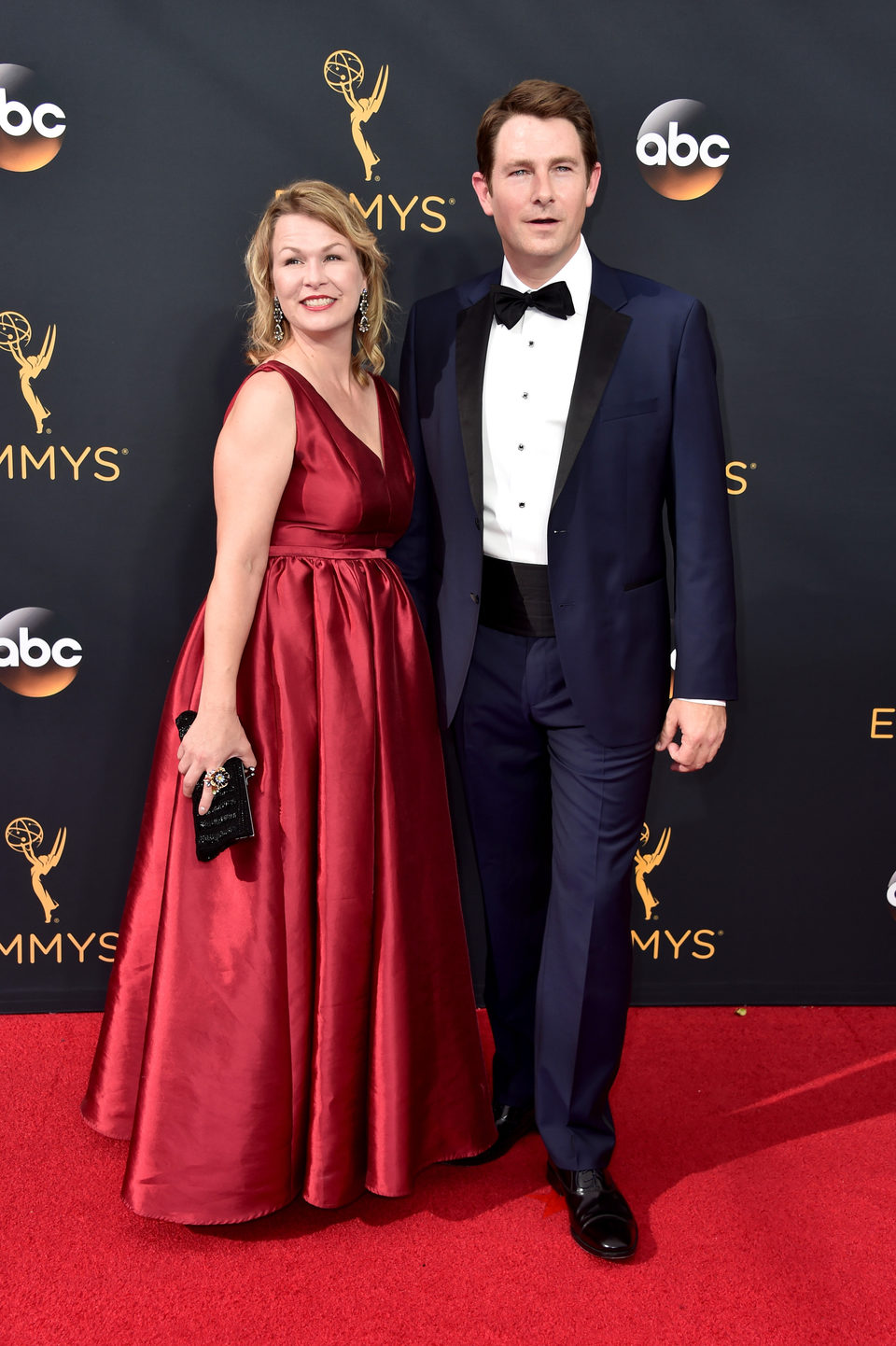 Derek Cecil en la alfombra roja de los Emmy 2016