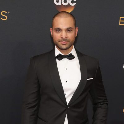 Michael Mando en la alfombra roja de los Emmy 2016