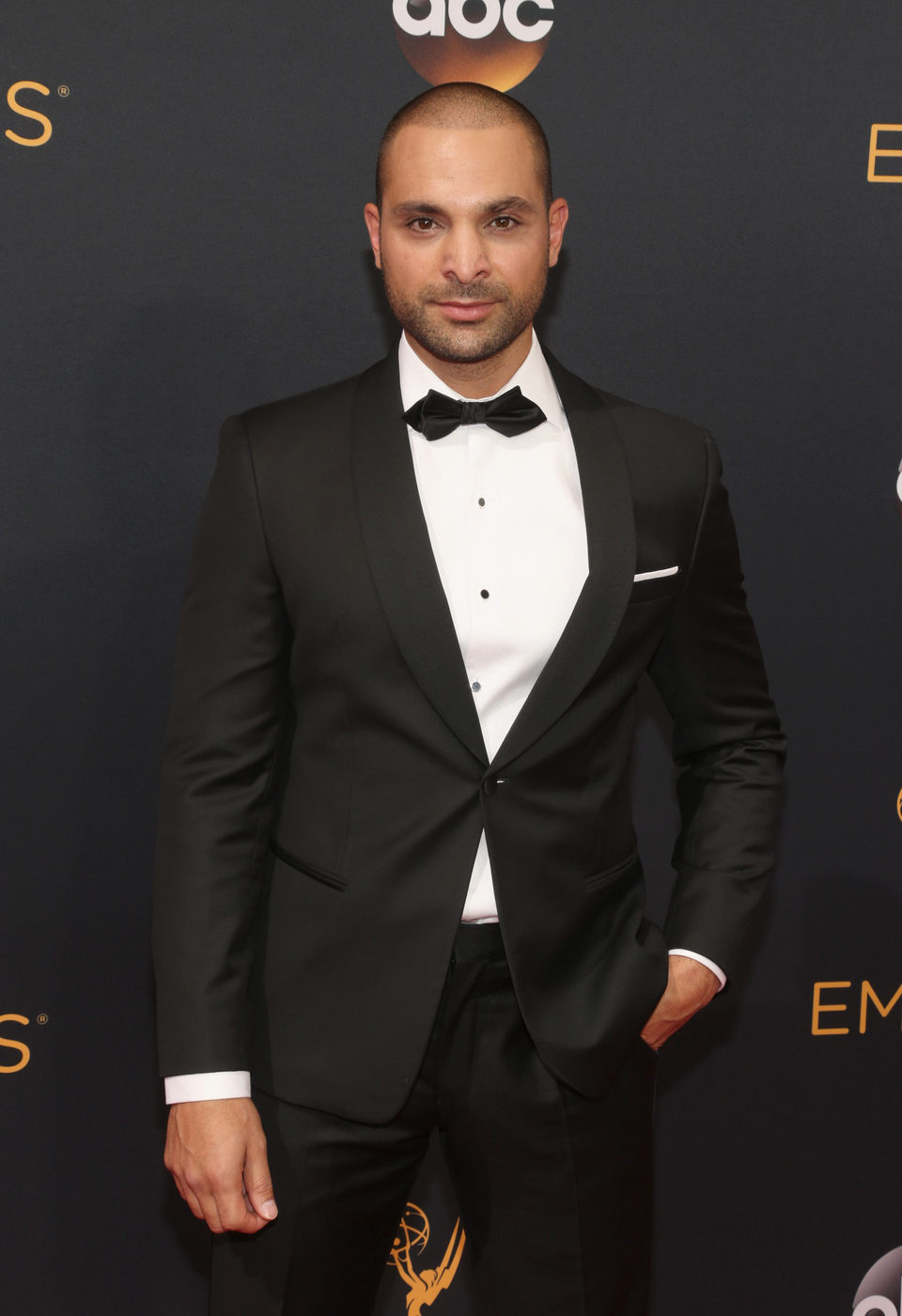 Michael Mando en la alfombra roja de los Emmy 2016