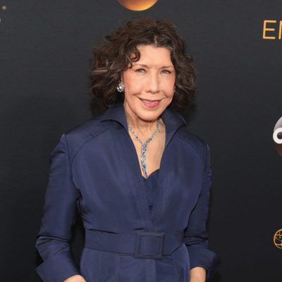 Lily Tomlin en la alfombra roja de los Emmy 2016