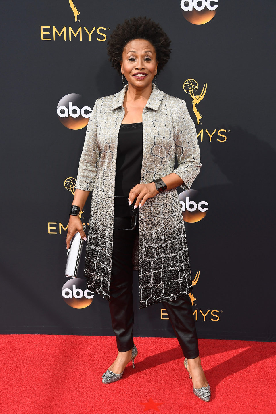 Jennifer Lewis en la alfombra roja de los Emmy 2016