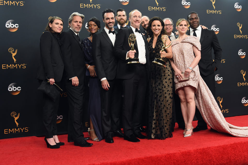 El equipo de 'Veep' tras la ceremonia de los Emmy 2016