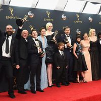 El equipo de 'Juego de Tronos' tras la ceremonia de los Emmy 2016