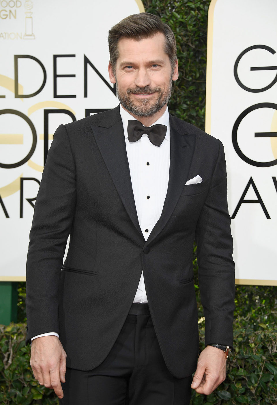 Nikolaj Coster-Waldau en la alfombra roja de los Globos de Oro 2017