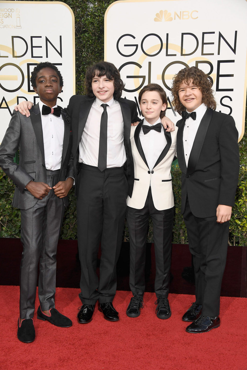 Los niños de Stranger Things en la alfombra roja de los Globos de Oro 2017