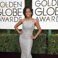 Regina King en la alfombra roja de los Globos de Oro 2017