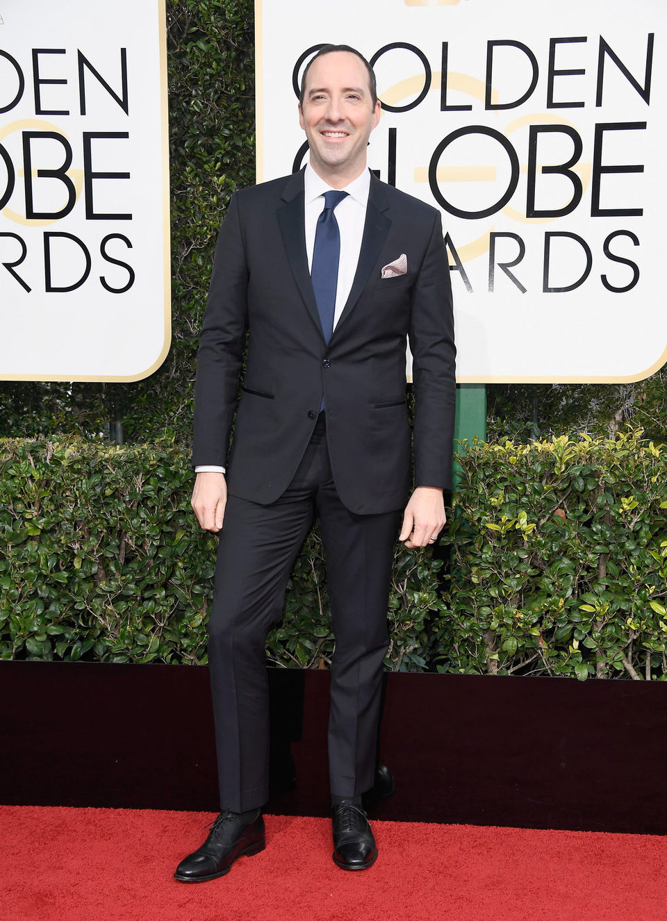 Tony Hale posa en la alfombra roja de los Globos de Oro 2017