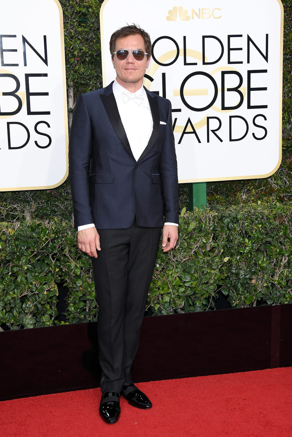 Michael Shannon posa en la alfombra roja de los Globos de Oro 2017