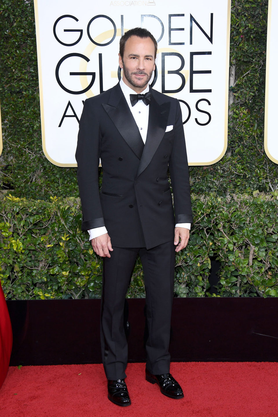 Tom Ford posa en la alfombra roja de los Globos de Oro 2017