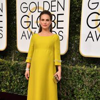 Natalie Portman en la alfombra roja de los Globos de Oro 2017