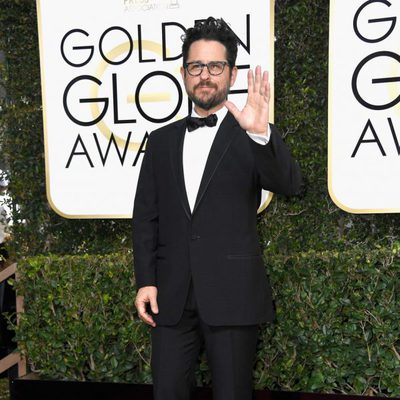 J.J. Abrams posa en la alfombra roja de los Globos de Oro 2017