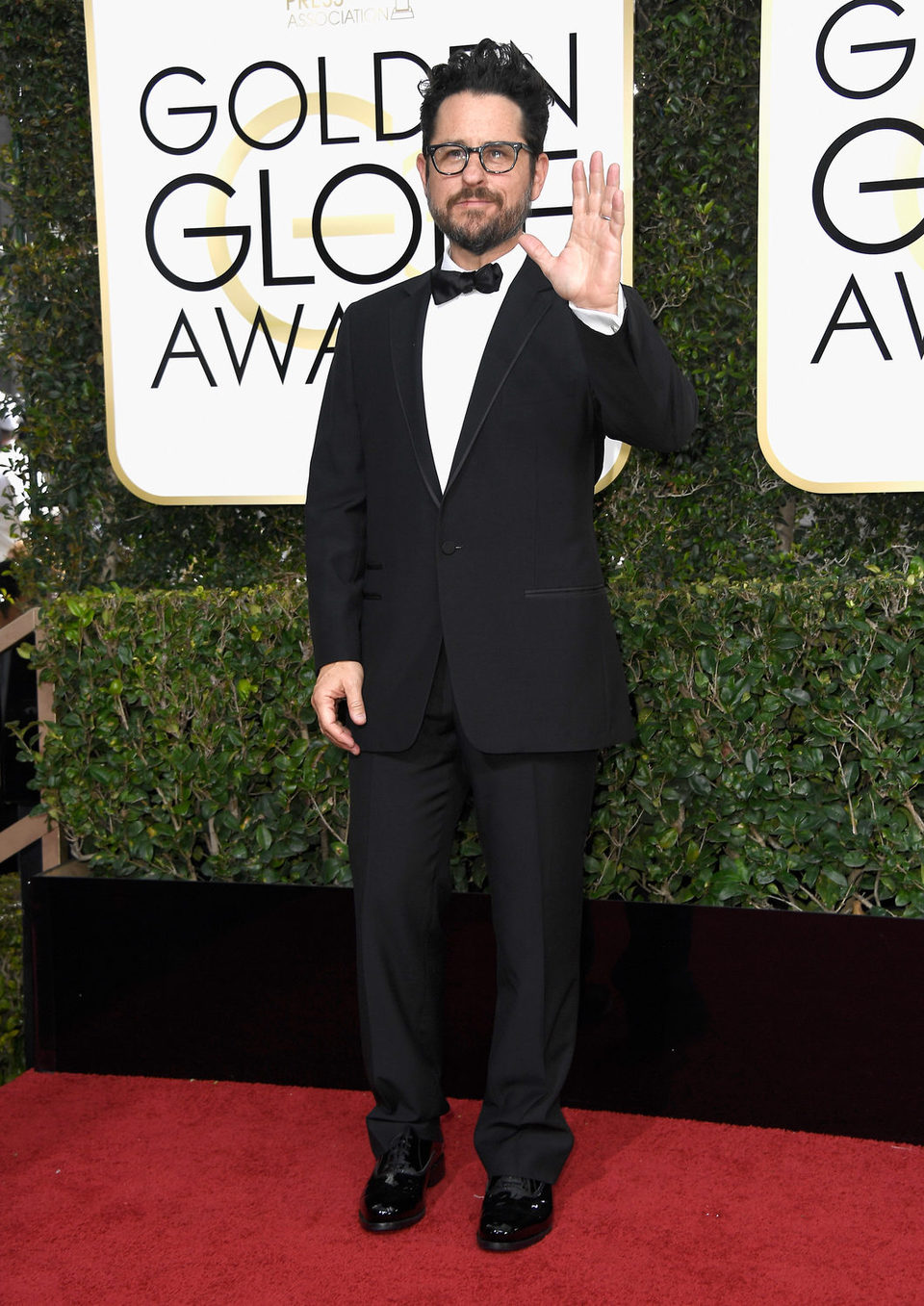 J.J. Abrams posa en la alfombra roja de los Globos de Oro 2017