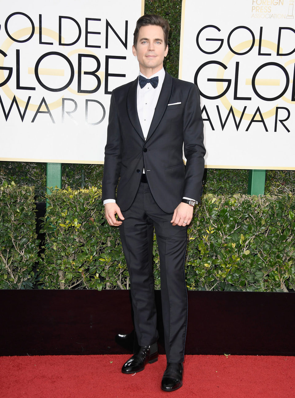 Matt Bomer posa en la alfombra roja de los Globos de Oro 2017