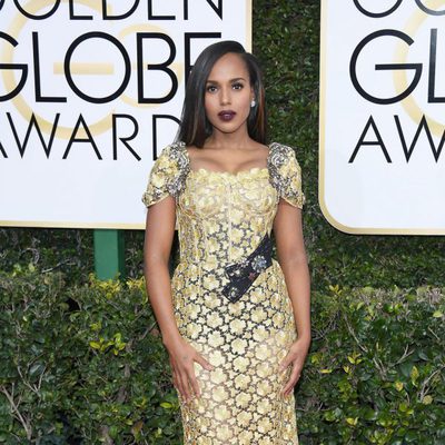 Kerry Washington en la alfombra roja de los Globos de Oro 2017