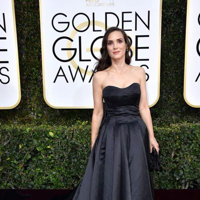 Winona Ryder en la alfombra roja de los Globos de Oro 2017