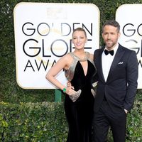 Ryan Reynolds y Blake Lively en la alfombra roja de los Globos de Oro 2017