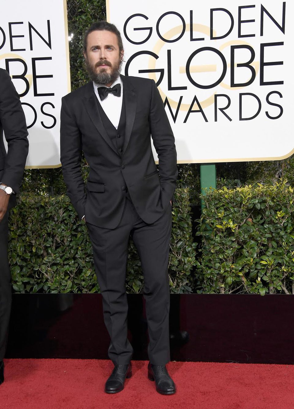 Casey Affleck en la alfombra roja de los Globos de Oro 2017