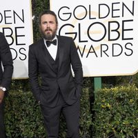 Casey Affleck en la alfombra roja de los Globos de Oro 2017