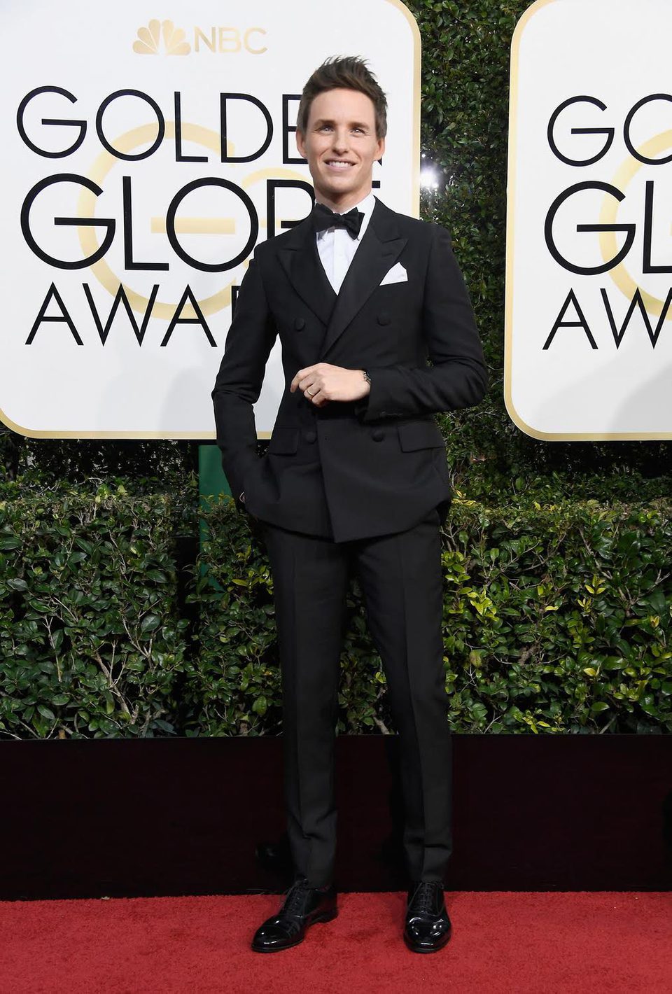 Eddie Redmayne en la alfombra roja de los Globos de Oro 2017