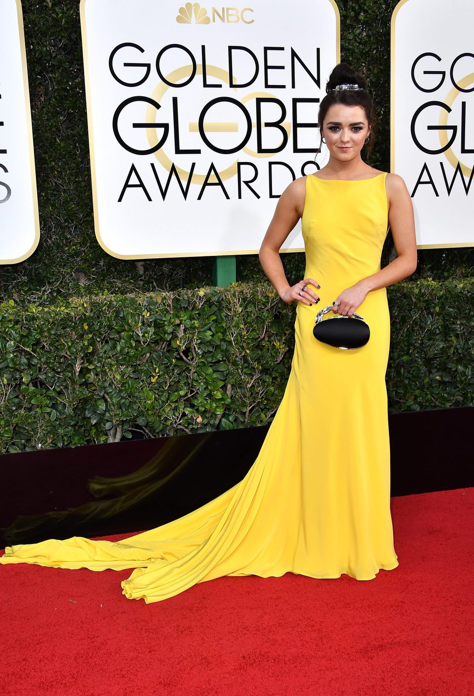 Maisie Williams en la alfombra roja de los Globos de Oro 2017