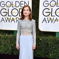 Isabelle Huppert en la alfombra roja de los Globos de Oro 2017