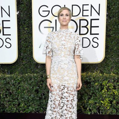 Kristen Wiig en la alfombra roja de los Globos de Oro 2017