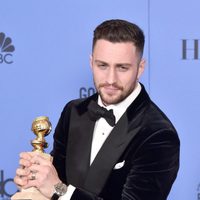 Aaron Taylor-Johnson tras la ceremonia de los Globos de Oro 2017