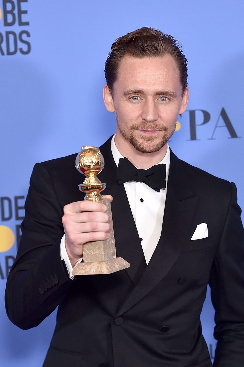 Tom Hiddleston tras la ceremonia de los Globos de Oro 2017