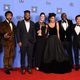 El equipo de 'Atlanta' tras la ceremonia de los Globos de Oro 2017