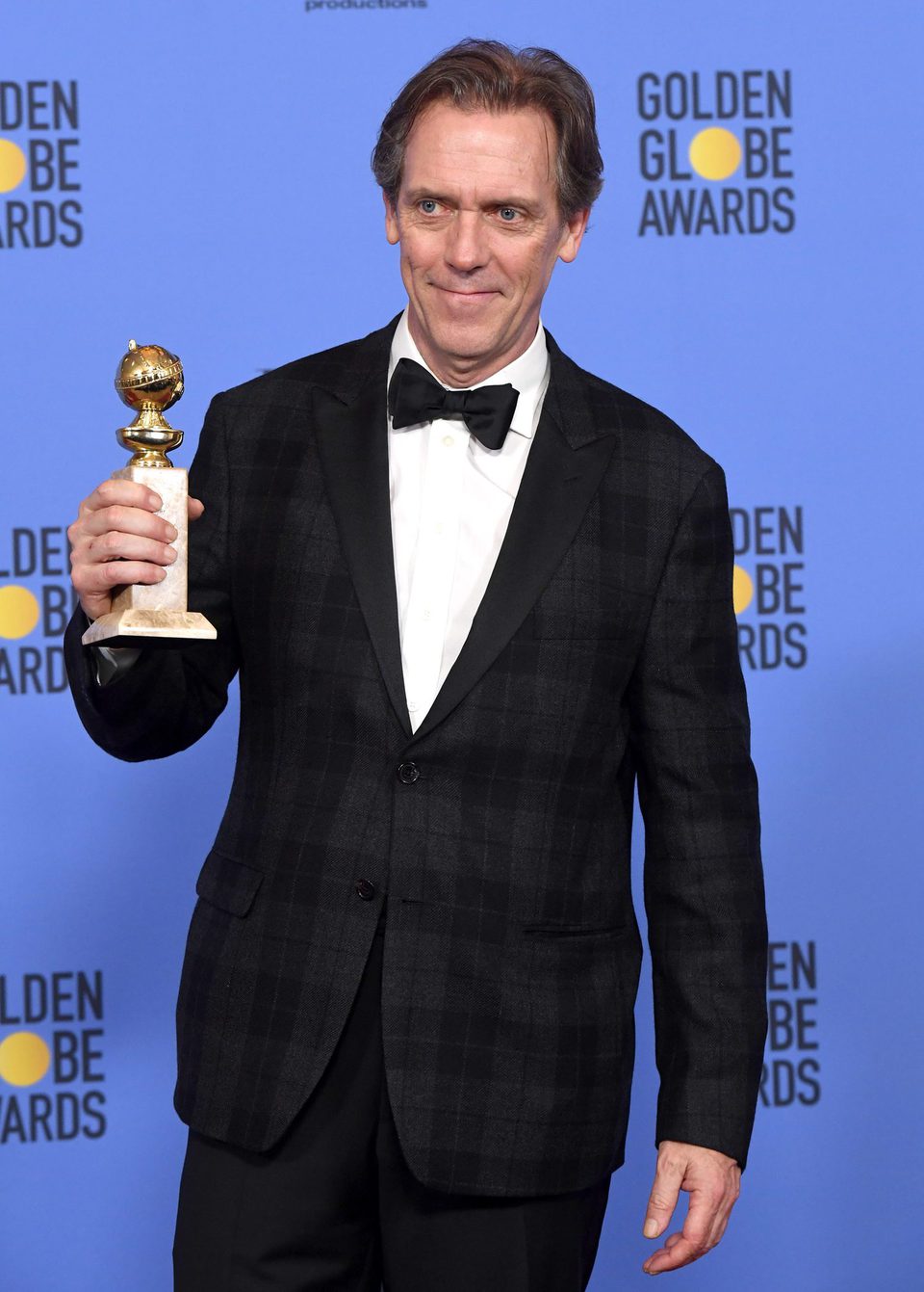 Hugh Laurie tras la ceremonia de los Globos de Oro 2017