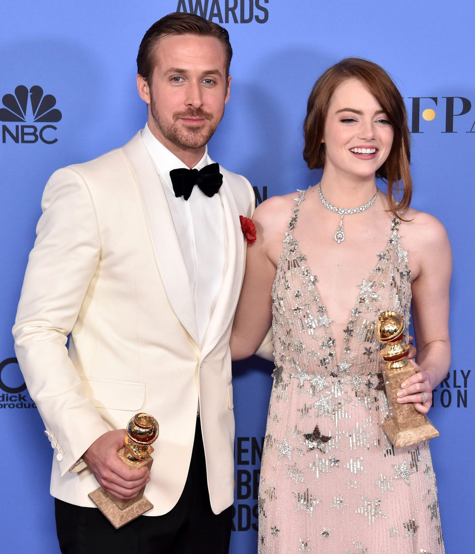 Ryan Gosling y Emma Stone tras la ceremonia de los Globos de Oro 2017