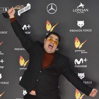 Brays Efe ganador en la alfombra roja de los Premios Feroz 2017