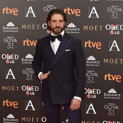 El actor Félix Gómez en la alfombra roja de los Premios Goya 2017